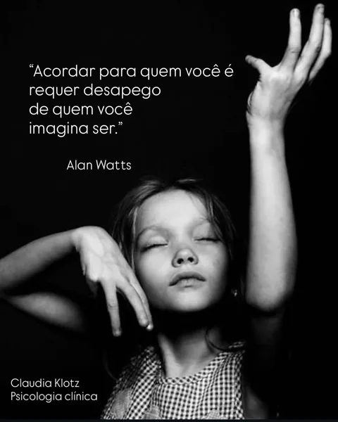 Acordar para quem você é requer desapego de quem você imagina ser. Alan Watts