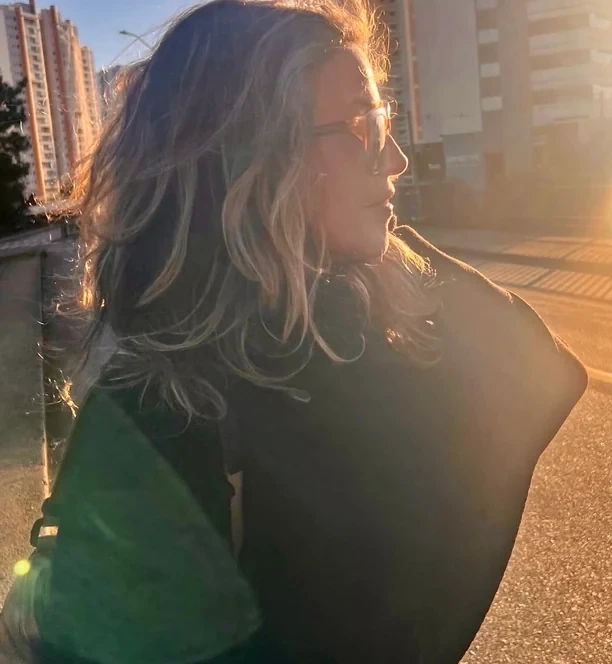 Cláudia Klotz ao pôr do sol